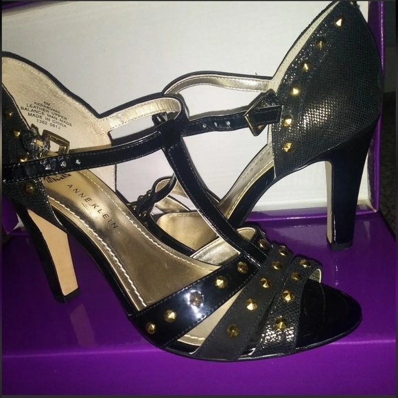 2/20$ Anne klein heels size 6